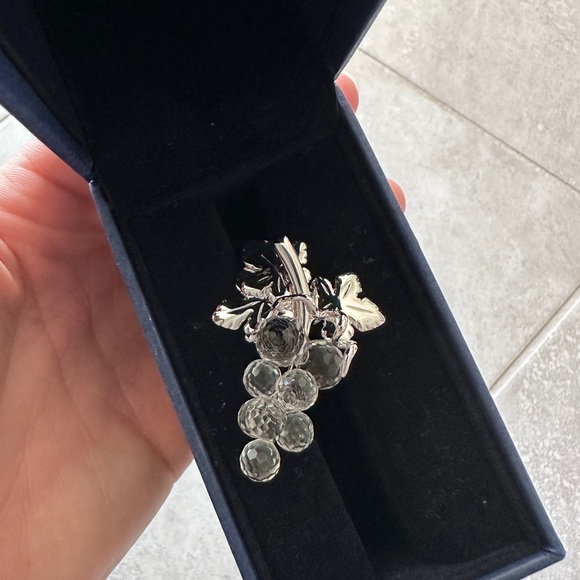 Moving Sale | Swarovski brooch pin transparent grape excellent in original box - Picture 4 of 14